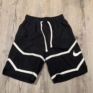 Nike Throwback Basketball Shorts Men’s Size Small